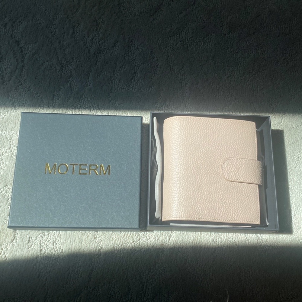 Moterm pocket luxe rings cover. Pebbled taupe